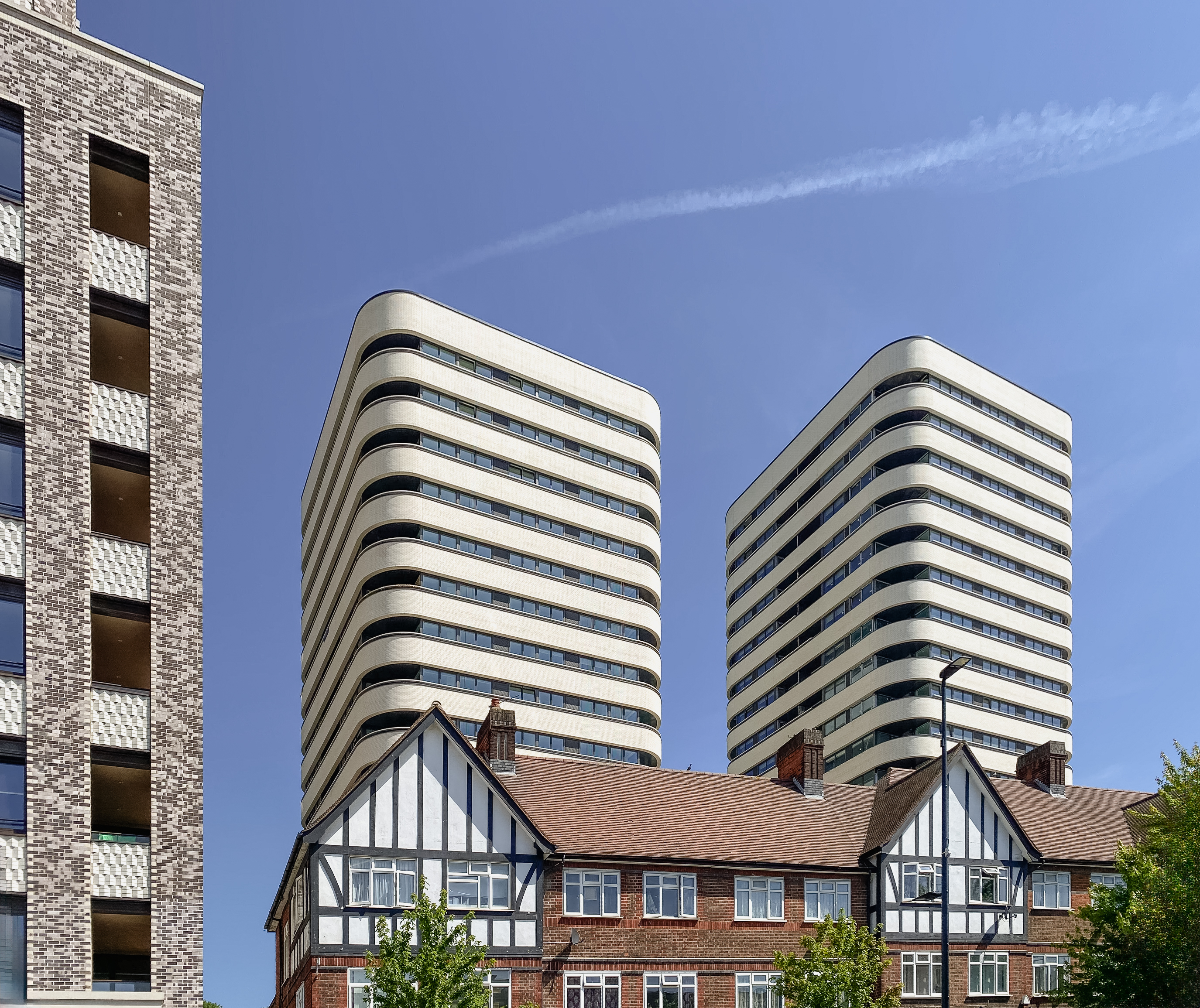 https://hubliving.com/assets/volumes/projects/wembley-link-phase2/Wembley-site-progress-various-2024-2-1.jpg